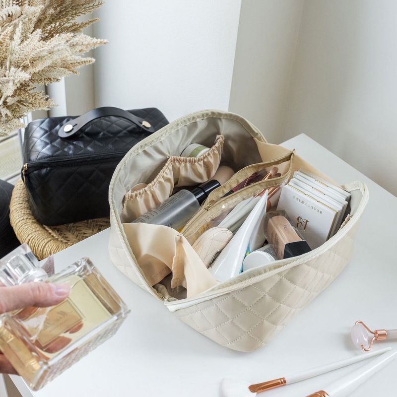 OlsenHome Makeup bag | Beige and black makeup bag with compartments