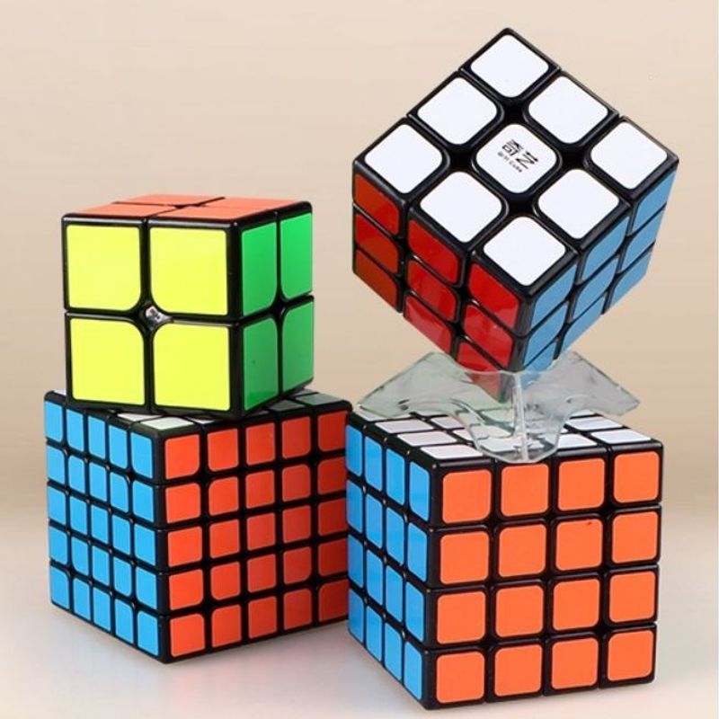 IQ Kubesett 4 Kuber - High Speed | Sort/Hvit