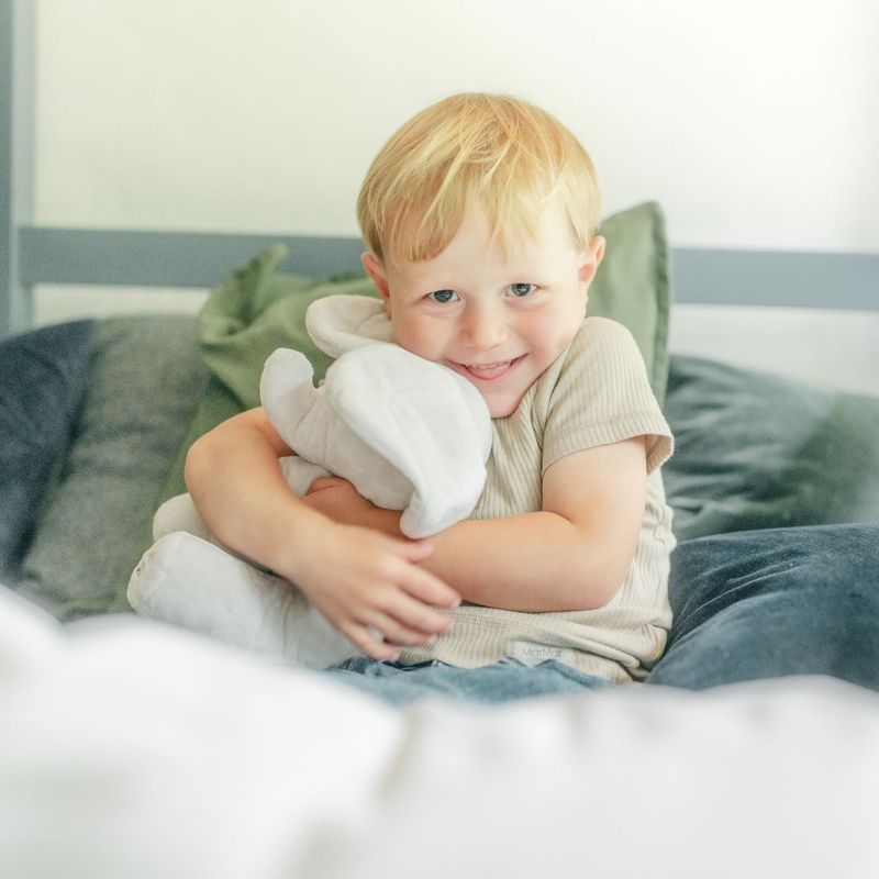 Interactive Peekaboo - elephant | Moving ears & music