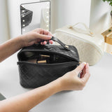 OlsenHome Makeup bag | Beige and black makeup bag with compartments