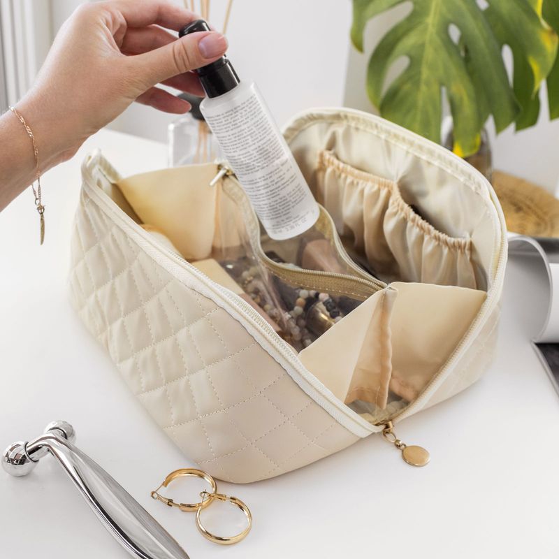 OlsenHome Makeup bag | Beige and black makeup bag with compartments
